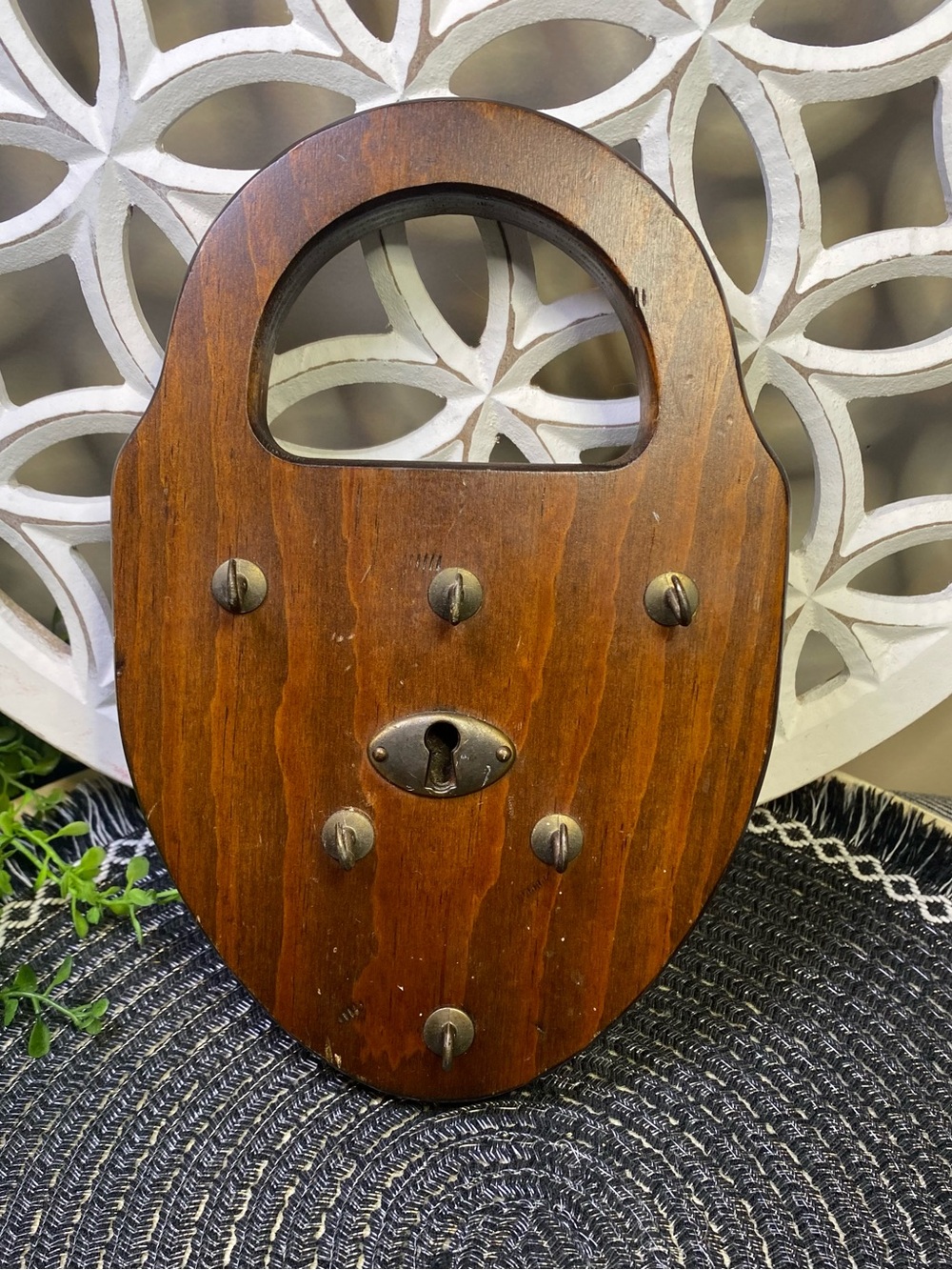 Vintage Three Mountaineers Brown Wooden Key Holder